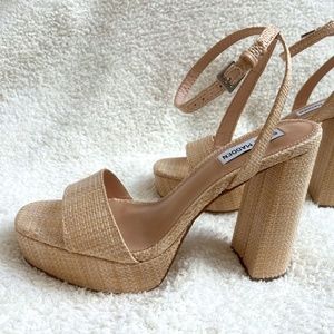 STEVE MADDEN RAFFIA PLATFORM SANDALS